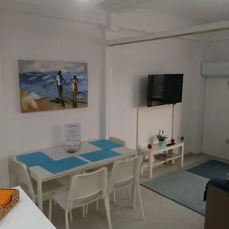 Bettys 1br Seafront *