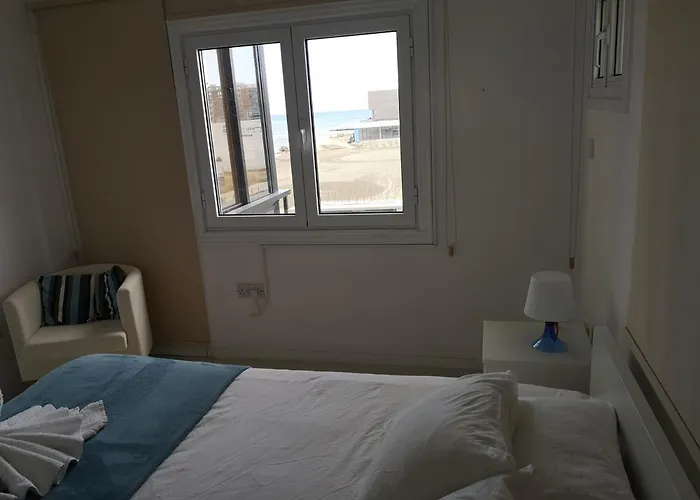 Bettys 1br Seafront Apartmán *