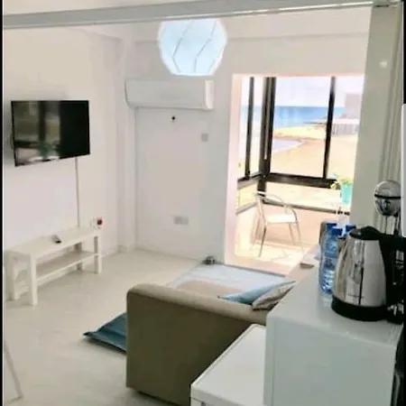 Bettys 1br Seafront דירה *